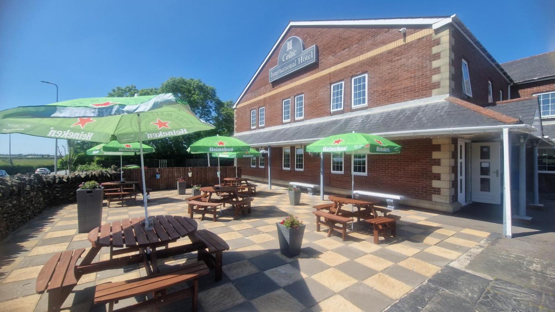 Celtic International Hotel Cardiff Airport Barry Exterior photo